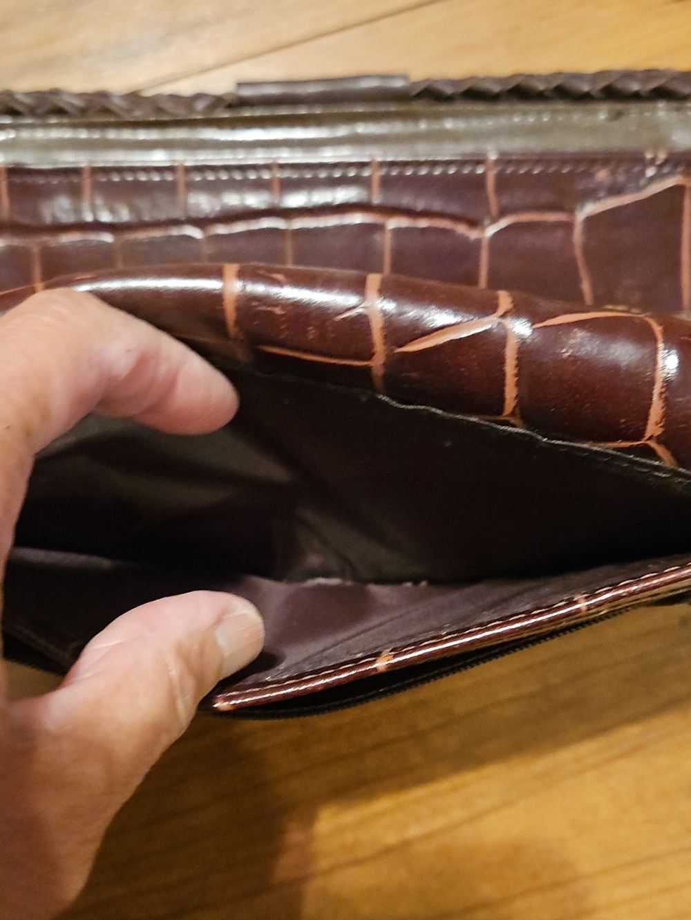 Brown Woven croc embossed Leather Heart Accent Clutch Wallet - Picture 9 of 10